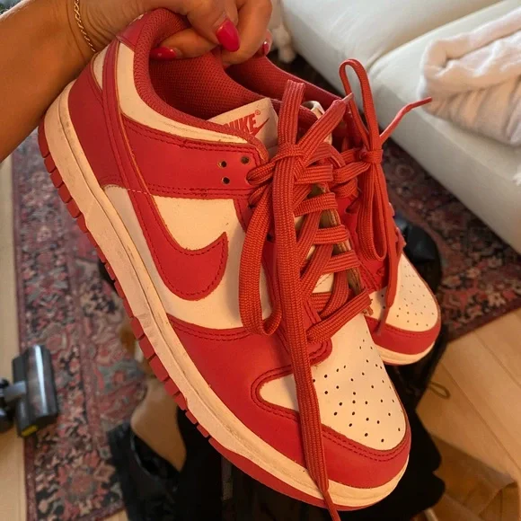 Pink Nike dunks - Picture 3 of 3